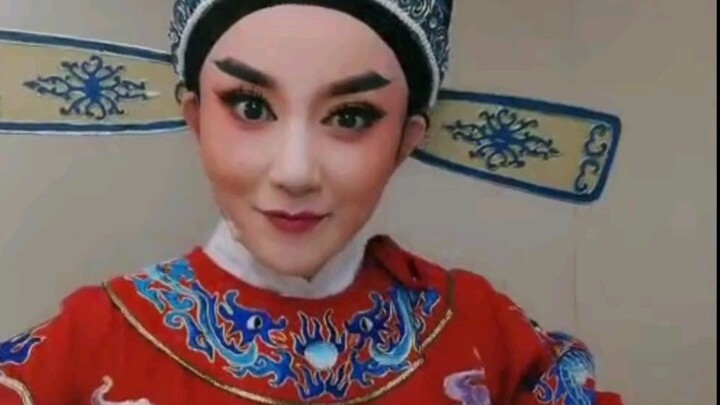 ฉันมอบดอกไม้ให้แม่ทุกวันและถือไว้แน่น