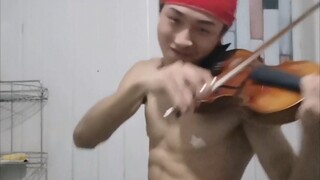 Mati saja, ini salahku karena memanjakan penggemarku. Semoga tidak ada yang mengenalku melihatnya.