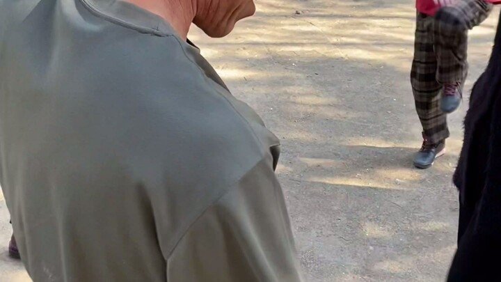 พวกคุณเคยเห็นคุณลุงคลั่งไคล้หลิวเกิงหงไหม?