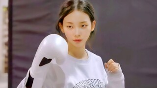 柳姐不愧是跆拳道黑带的女人，打戏好帅！