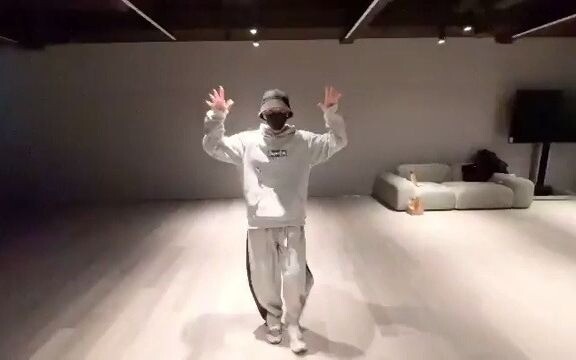 NCT Taeyong's "Don't" practice room revealed.