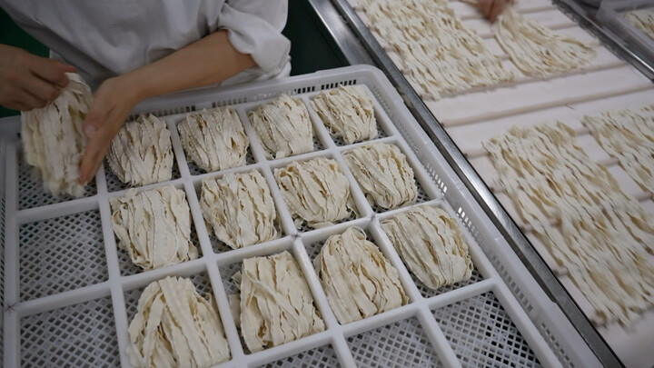 ขอแนะนำบะหมี่กึ่งสำเร็จรูปดีๆ สักหนึ่งยี่ห้อให้ทุกคนค่ะ