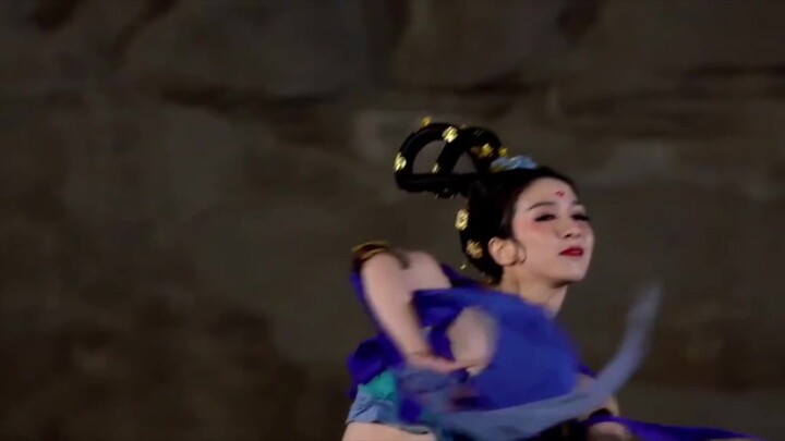Chief Tang Shiyi and Fang Jinlong performed "Flying Sky" together, which is really beautiful!