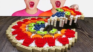 LEGO Pizza mukbang พิซซ่าผลไม้สำหรับของหวาน \ เลโก้ในชีวิตจริง - Stop Motion Cooking & Lego ASMR