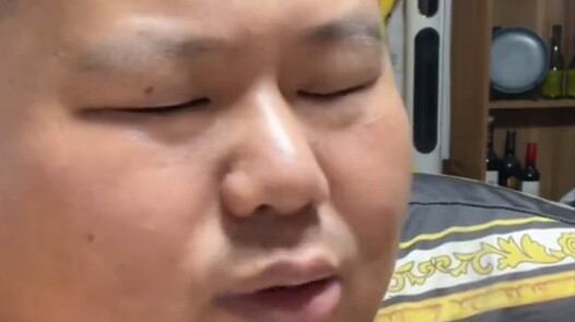 On August 1st, Liangzi exposed the phenomenon of "induced vomiting" in the "eating broadcast world" 