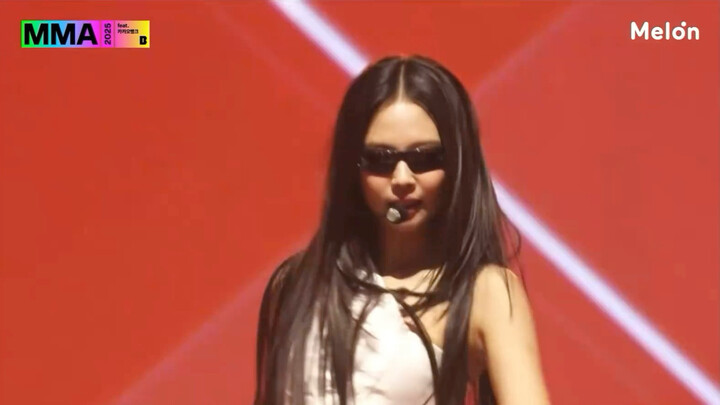 Like JENNIE—slaying the year-end like this!