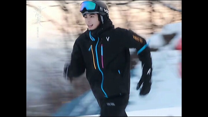 The very first shot is of our hottest Lin Yushen [Official]