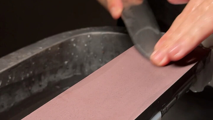 Thử độ sắc của dưa hấu ruột vàng!