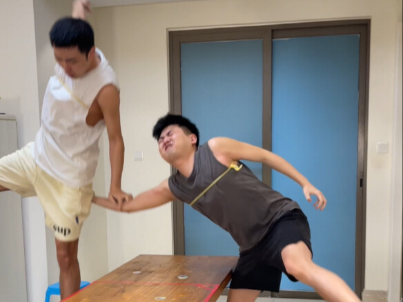 Cepat panggil temanmu untuk menonton tantangan kartu pop!