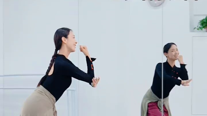 Next, rapper Huo will teach you the back-hand commands of the mixed Tibetan dance "High Mountains an