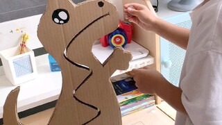 [Handmade Toy] Dad makes a little dinosaur out of a shipping box, and the kid doesn't watch TV all d