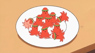【จิบิมารุโกะจัง】กินไส้กรอกเวียนนาและวางแตงกวาหั่นเป็นวงแหวนไว้บนไส้กรอก มีรสชาติสดชื่นและมีกลิ่นหอม