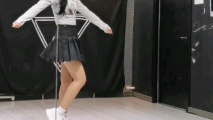 【Bánh bao nhân hạt sen nhỏ】Gfriend rough dance cover