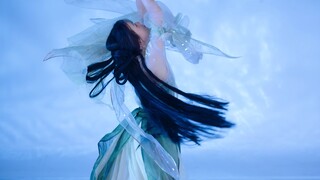 [Dancing Moon Shining Over the Horizon] Oh my god, this picture is so beautiful! She's dancing like 