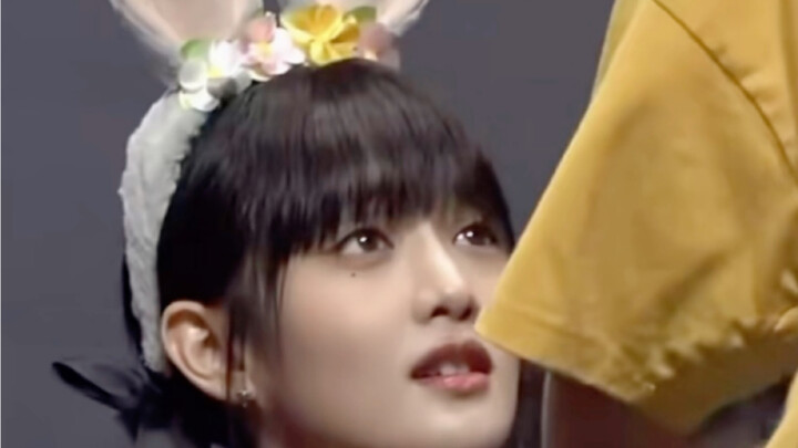 At first, fans thought it was just a regular autograph session… Then Minnie suddenly fires a soul-be