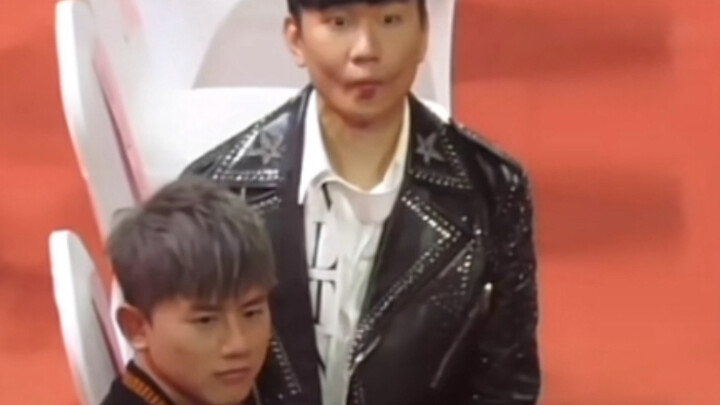 مع تشانغ جيه، وحده لين جونجيه هو من يلفت الأنظار حقًا.