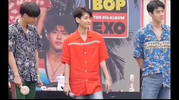 【อู๋ซื่อฮุ่น  พัคจีฮุน】ดังนั้นก็เป็นที่รู้กันดีว่าพัคจีฮุนชอบสาวหวาน ฮ่าๆๆๆๆ