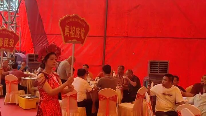 热闹非凡