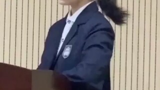 A school in Chongqing held a competition, and the girl amazed everyone when she spoke