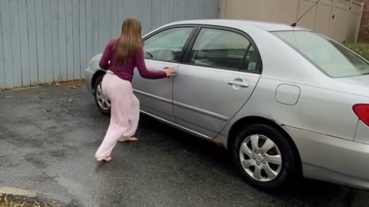 Bagaimana reaksi para gadis di Tiongkok ketika menerima sebuah Toyota Corolla bekas?