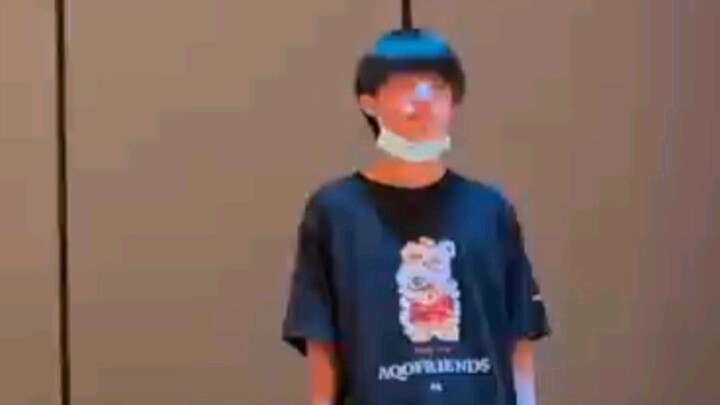 Zhang Zeyu berlatih tari di kota tertutup Harbin