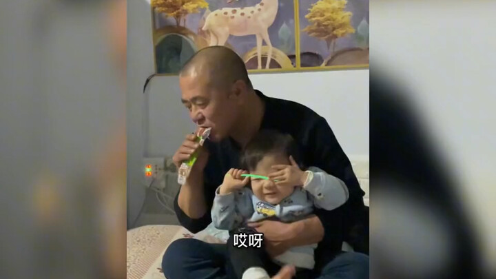 Một câu “Ông ơi, ông bỏ rơi cháu rồi”, ông liền cảm thấy đầy tội lỗi, cả đời này chẳng dám chơi mạt 