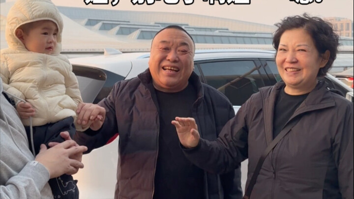 ماذا أكلت هذه الشقية الشديدة الشهية عندما عادت إلى بيت أهلها في خنان؟