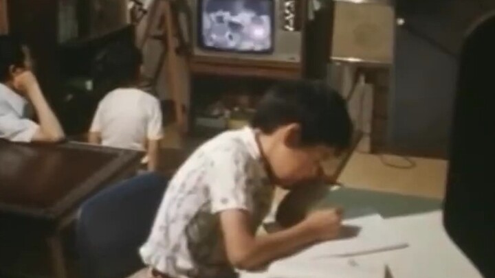 Ngày 7 tháng 4 năm 1979 Mobile Suit Gundam bắt đầu phát sóng trên truyền hình
