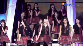 JKT48 x Iwan Fals - Aitakatta + Kemesraan @HUT SCTV Extraordinary