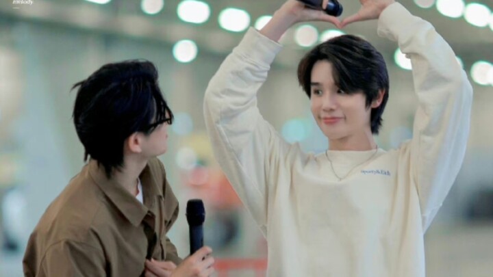 jimmysea｜คนอื่น: คุณหมอหน้าดุจังนะ! น้องไห่: คุณหมอน่ารักมากเลยนะ!!! (OS: อยู่ต่อหน้าฉันแล้วน่ารักสุ