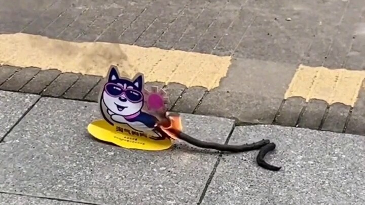 لم أرَ أبدًا ألعابًا نارية مجنونة إلى هذا الحد من قبل!