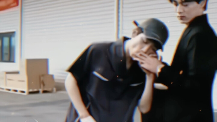 A fairy-like experience~ They drank the same cup of milk tea and smoked the same cigarette from each
