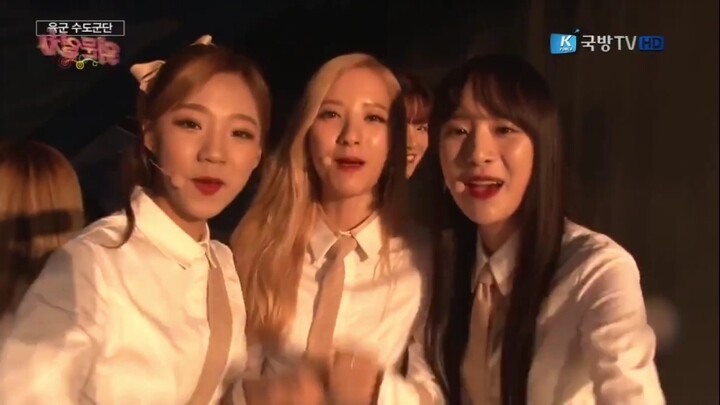 Selama latihan THAAD, artis wanita Tiongkok Cheng Xiao, Wu Xuanyi, dan Meng Meiqi dengan senang hati