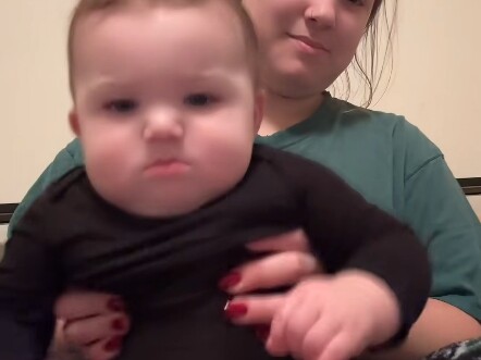 ลูกน้อย: "ดูสิว่าฉันมีความสุขไหม"...