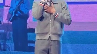 Park Bo Gum singing Holiday by Girls' Generation
