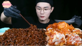 Mì sốt tương đen và đồ chiên phần 1 #mukbang