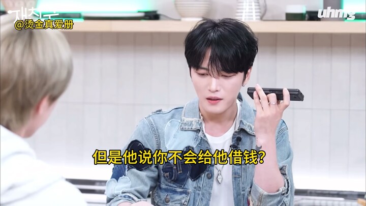 Chị Tiểu Hàm: hay ghen, hay kiểm tra giờ giấc, nhưng khi Dino đến vay tiền thì lại thấy tổn thương