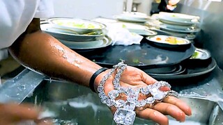 Tukang Cuci Piring Menemukan Kalung Permata Romawi Kuno