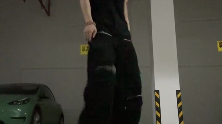 Trời ơi! Lúc anh ấy nhảy cũng quyến rũ quá đi! Tự nhiên xem đi xem lại nhiều lần luôn! Đến cuối cùng