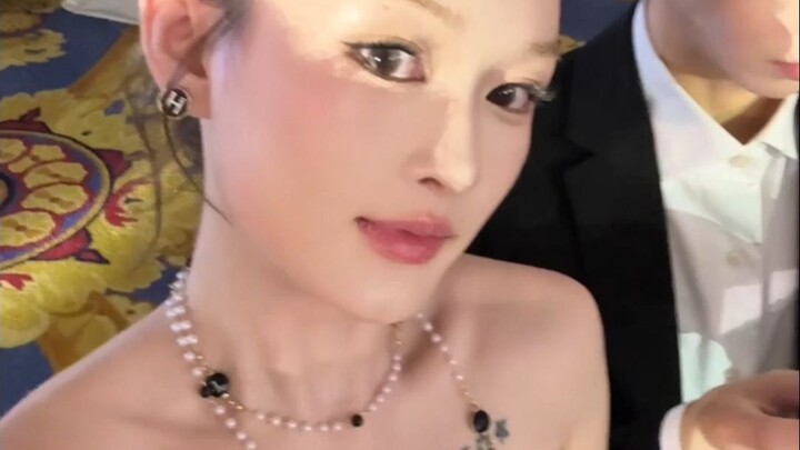 Whose year-end party has a lineup of A-list female celebrities for everyone? 😎