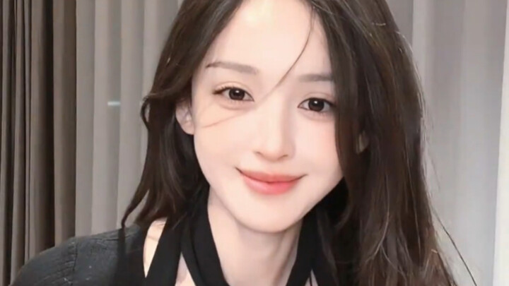 حتى نازا متصلة بالإنترنت الآن! بتشتغل على عدة رقصات رائجة متتالية ههههه