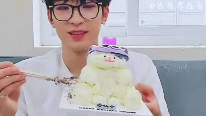 次人对待蛋糕的参差#seventeen#seventeen生日直播#搞笑