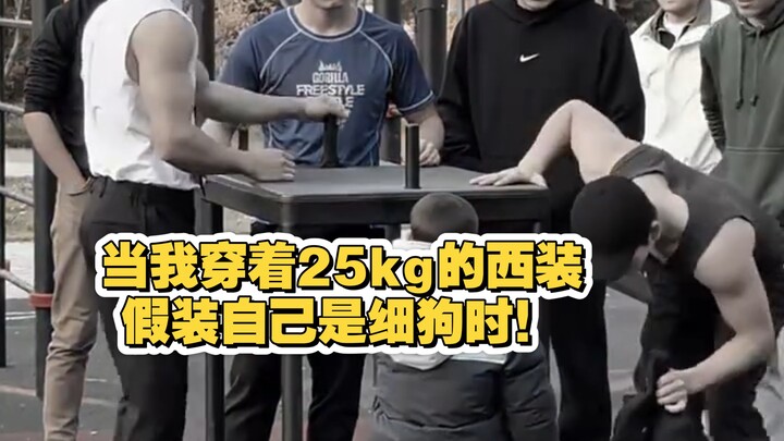Khi tôi mặc bộ vest 25kg giả làm cún nhỏ!