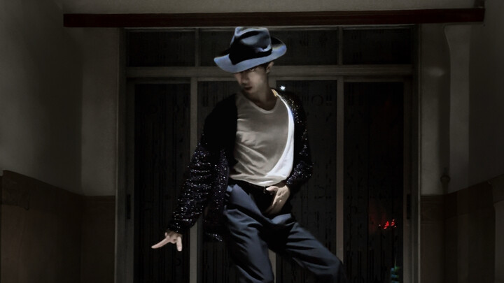 New Year’s coming soon—my mom said she’ll give me a red envelope for every like this video gets!