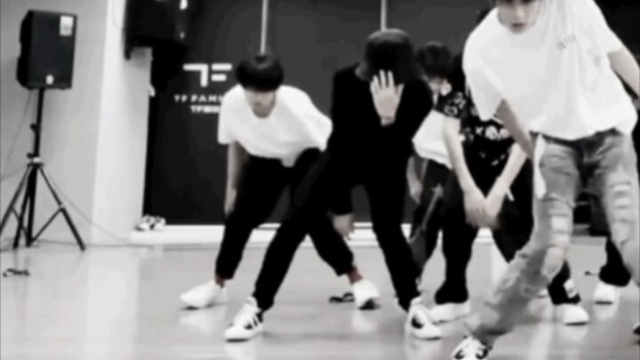 He Junlin丨There is a fever-reducing patch under the hat. The national group of boys danced the forbi