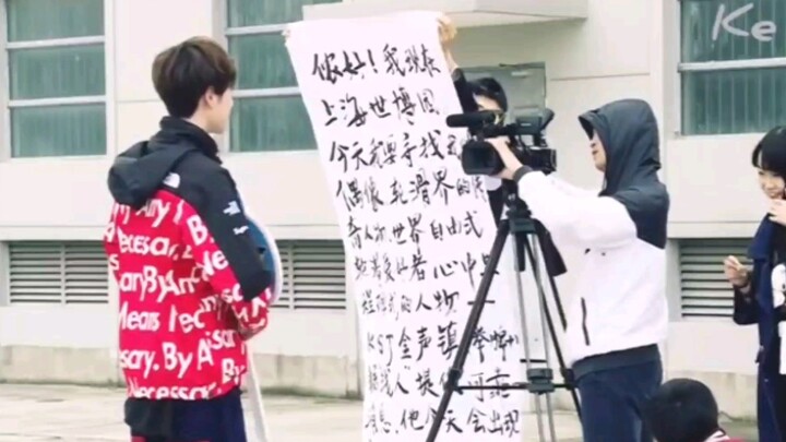 哈哈哈哈，王一博那个笑死人的题词版原来出自这里啊！