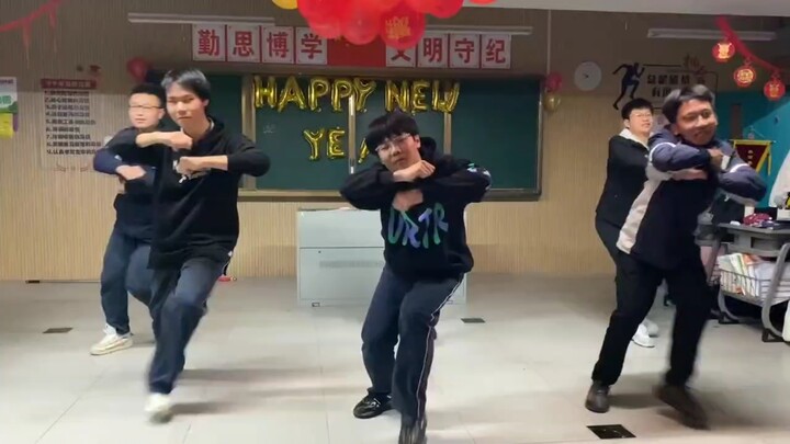 元旦晚会上社死（跳新宝岛）火了在主席台上跳！！！