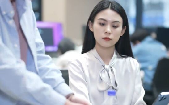 Anh chàng thẳng này thật xui xẻo, người anh ta thích là gay, người theo đuổi anh ta là gay, còn anh 