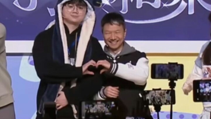 Demi ngumpulin stempel sama Mas Dawei, aku sampai ganti foto profil loh?