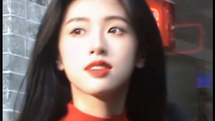 Saya dalam DV jadul — Ayah teman sekelas saya bilang saya mirip dengan bintang wanita yang dulu dia 